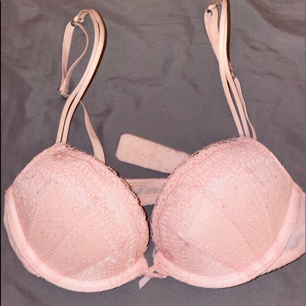 Gilly Hicks Super Push Up Plunge 32A